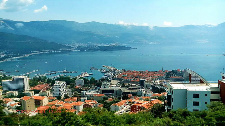 Онлайн веб-камера над «Старым городом» Будвы